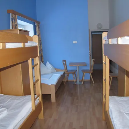 Jutel Hostel *