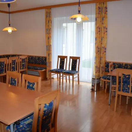 Jutel Hostel *