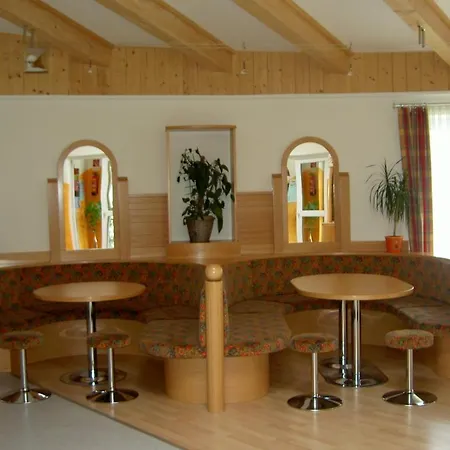 Jutel Hostel *
