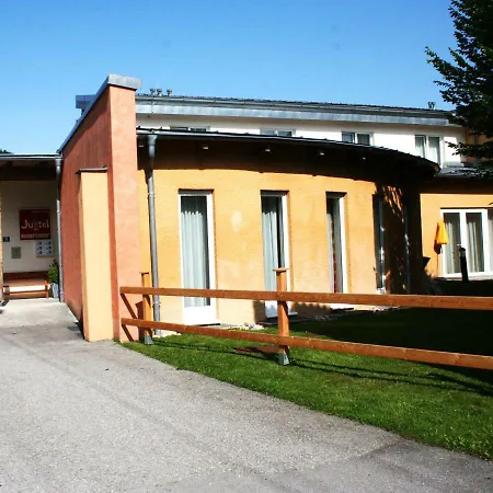 Jutel Hostel *